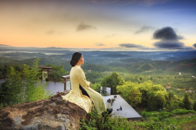 Proverb: Đàn ông xây nhà, đàn bà xây tổ ấm
