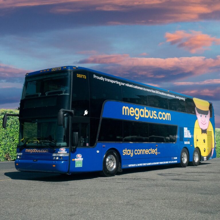Đi từ Toronto đến Montreal chỉ $1: Megabus tung ra các chuyến đi hàng giờ, tăng dịch vụ đến Pearson Airport, Niagara Falls