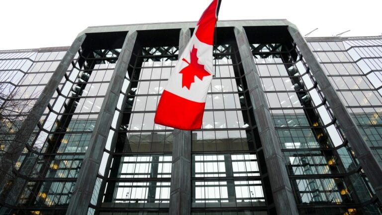 Ngân hàng Canada tăng lãi suất chính sách lên 5%, mức cao nhất trong vòng 22 năm.