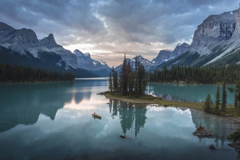 10 Hồ Đẹp Nhất Canada Bạn Nhất Định Phải Ghé Thăm Trong Mùa Hè