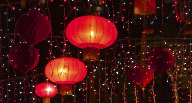 The Full Moon Festival in Toronto celebrates the East Asian heritage and offers free mooncakes