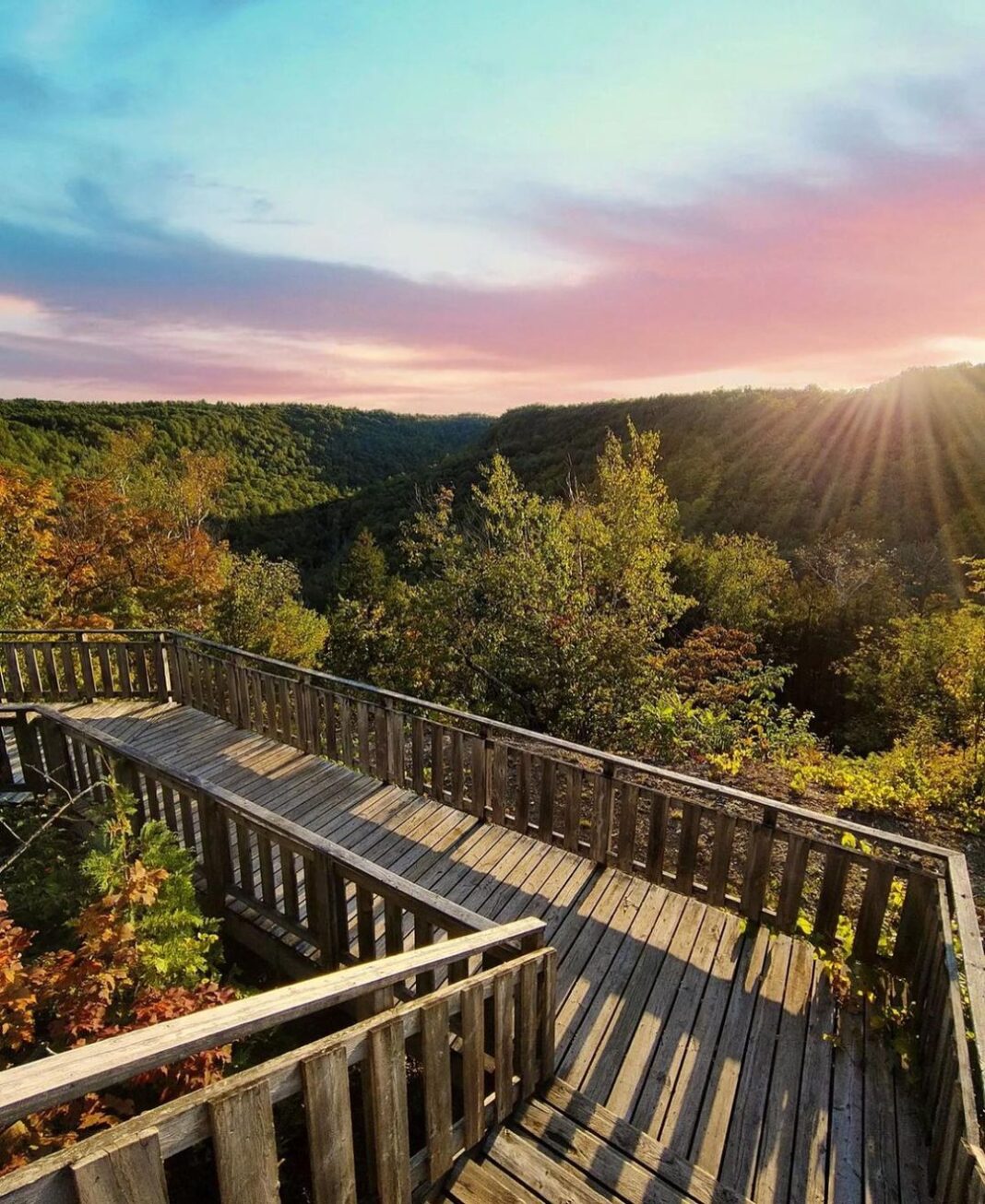 10 Beautiful Hiking Trails Around Toronto That Take You Through ...