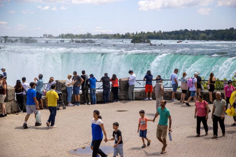 Khu vực thác Niagara sẽ đóng cửa một số con đường vì nhật thực
