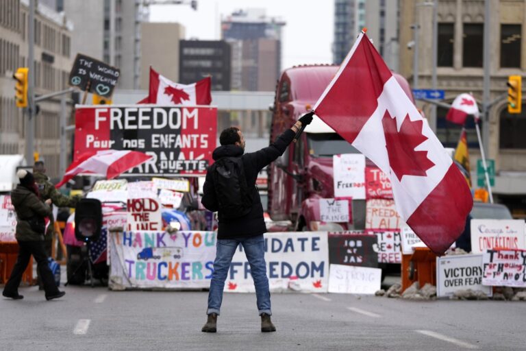 ‘Đây mới chỉ là sự khởi đầu’: Các cuộc biểu tình phản đối tăng thuế carbon chặn giao thông khắp Canada, Thủ hiến NL yêu cầu họp khẩn cấp