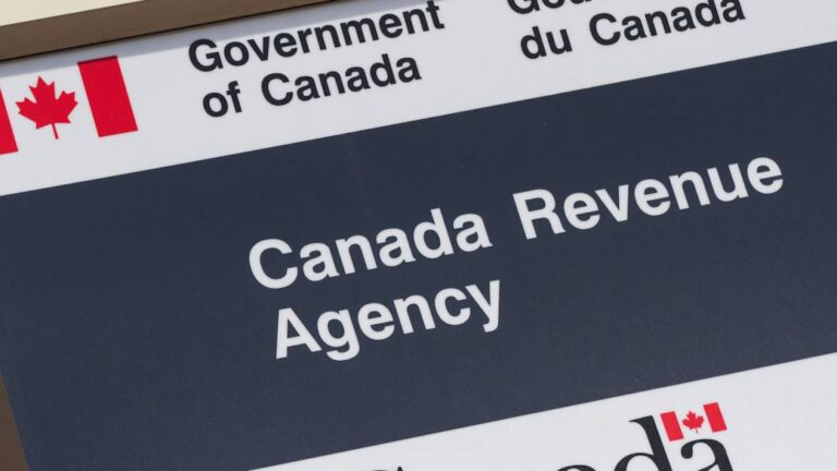 Các Khoản Trợ Cấp Chính Phủ Sắp Đến Cho Người Canada Vào Tháng 11