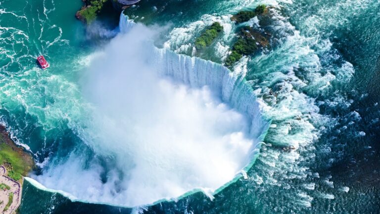 Niagara Falls Dẫn Đầu Những Điểm Đến Tuyệt Vời Của Canada Năm 2025