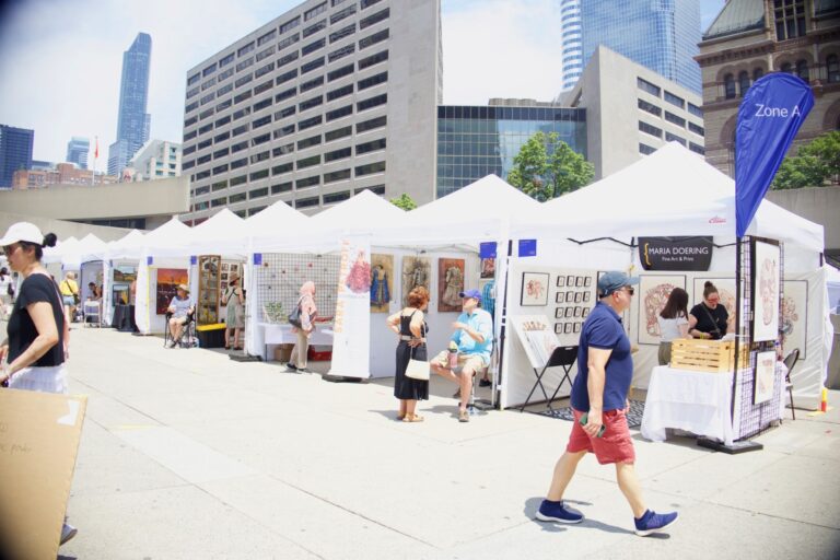 Gặp gỡ các nghệ sĩ tại Toronto Outdoor Art Fair 2025